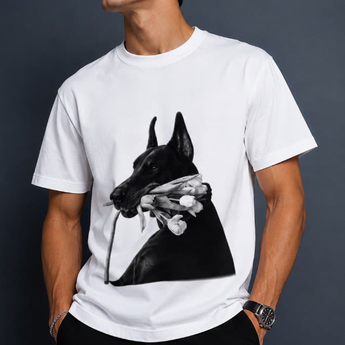 Camiseta Doberman com Tulipas Estampa Artística Minimalista Unissex Streetwear Premium