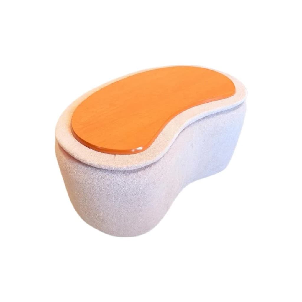 Puff Decorativo Orgânico Bouclé Com Tampo De Madeira Sala