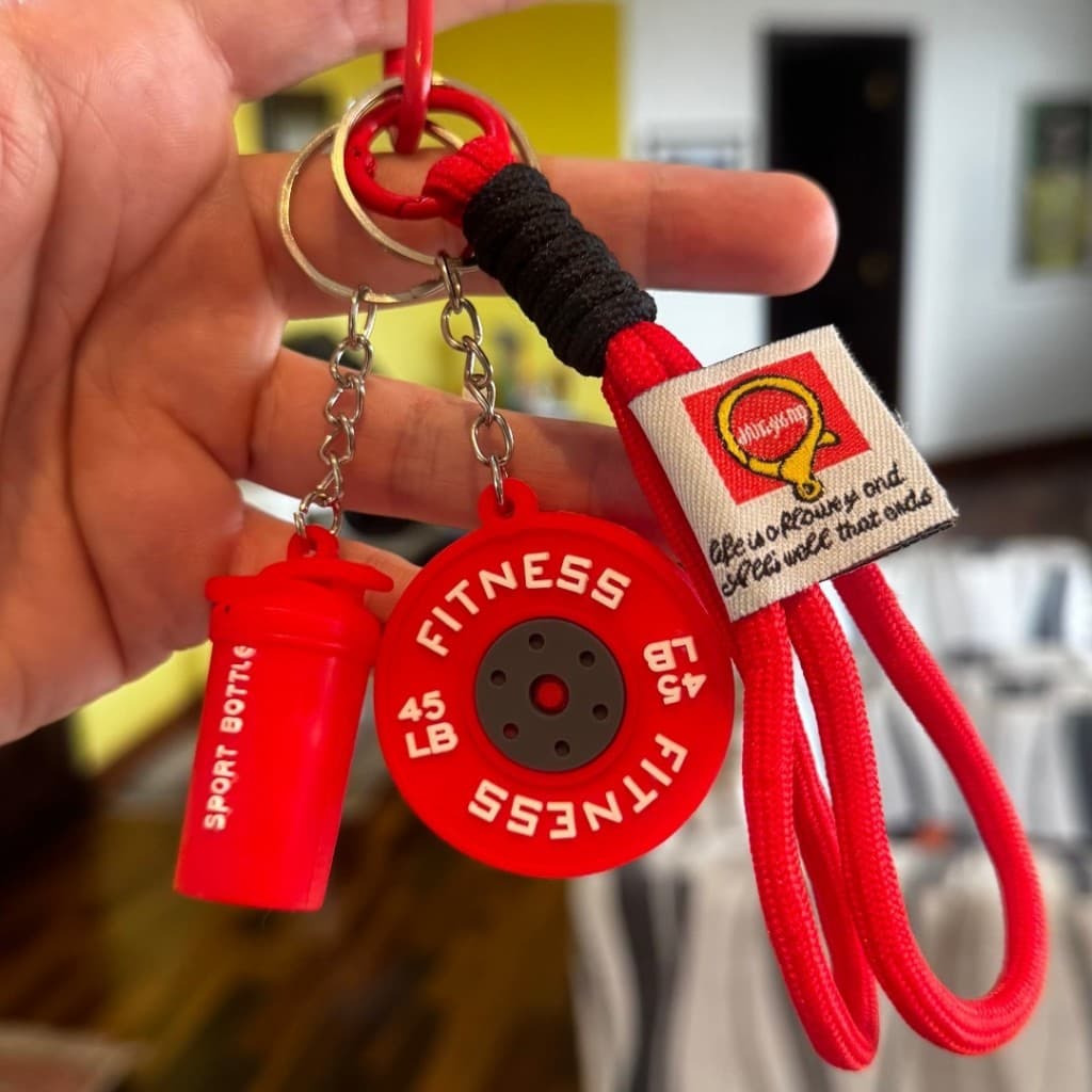 Chaveiro Fitness Anilha 45LB + Mini Garrafinha Academia Cordão Duplo Mosquetão