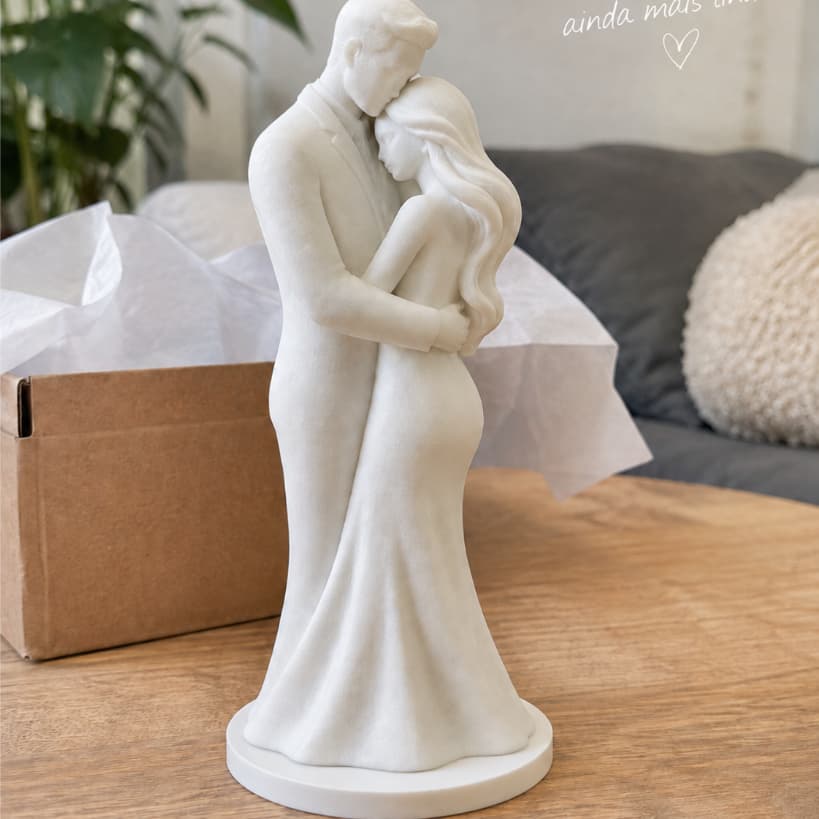 Topo de Bolo Casamento Noivinhos 3D Casal Noivos Bodas | 10-15-20cm | Branco ou Perolado | Abraçados
