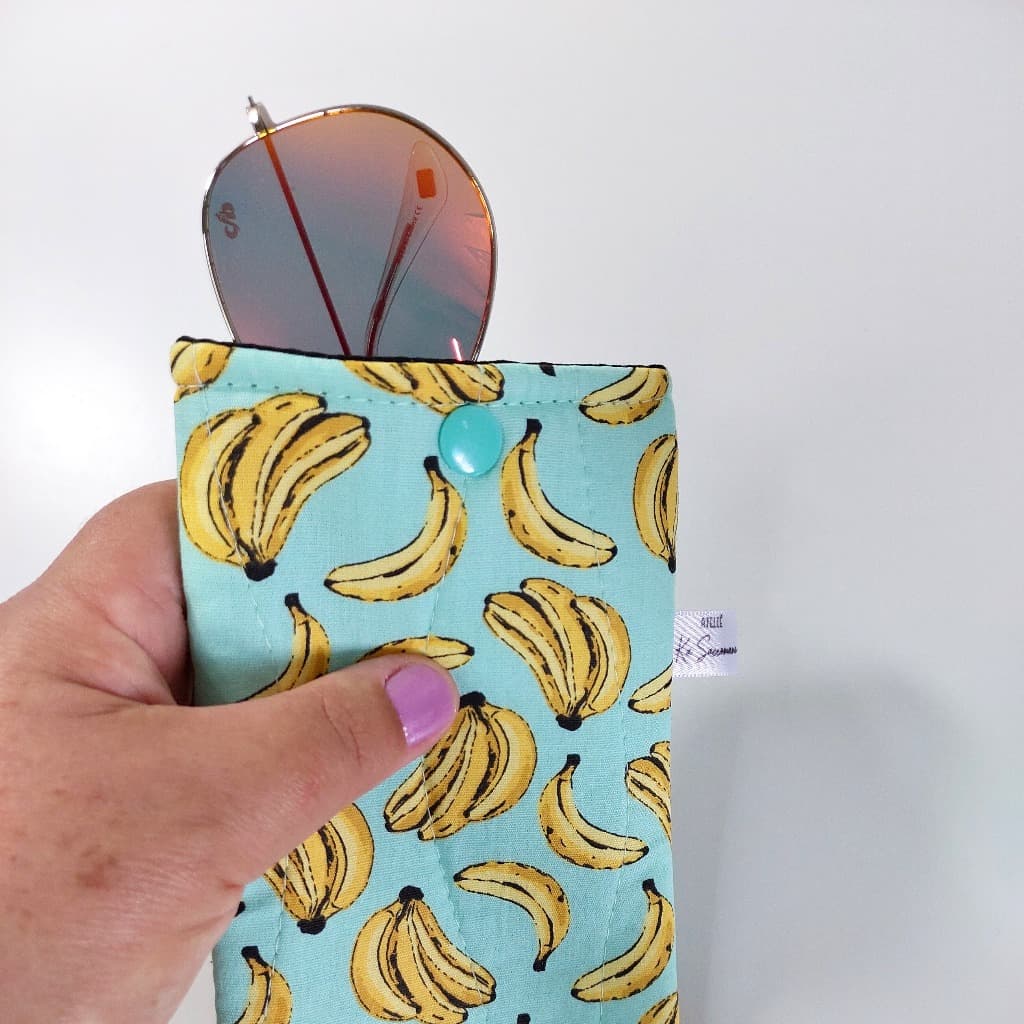 Porta-Óculos Feminino com Botão | Capa Protetora de Tecido para Óculos de Grau ou Sol