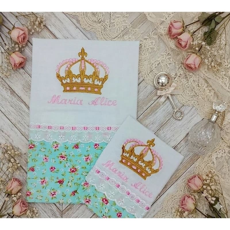 Jogo de fraldas bordadas/ Fralda personalizadas coroa e flores/ Fralda bordada nome