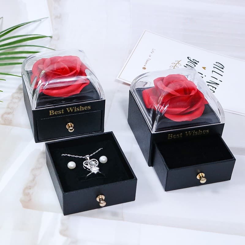Caixas para presente de joias também são ideais para embalar e exibir joias de casamento.