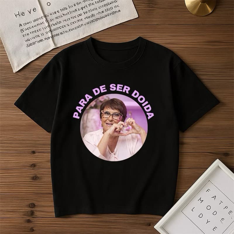Camiseta Básica Unissex Márcia Para de Ser Doida Blusa Meme Premium 100% Algodão Lançamento