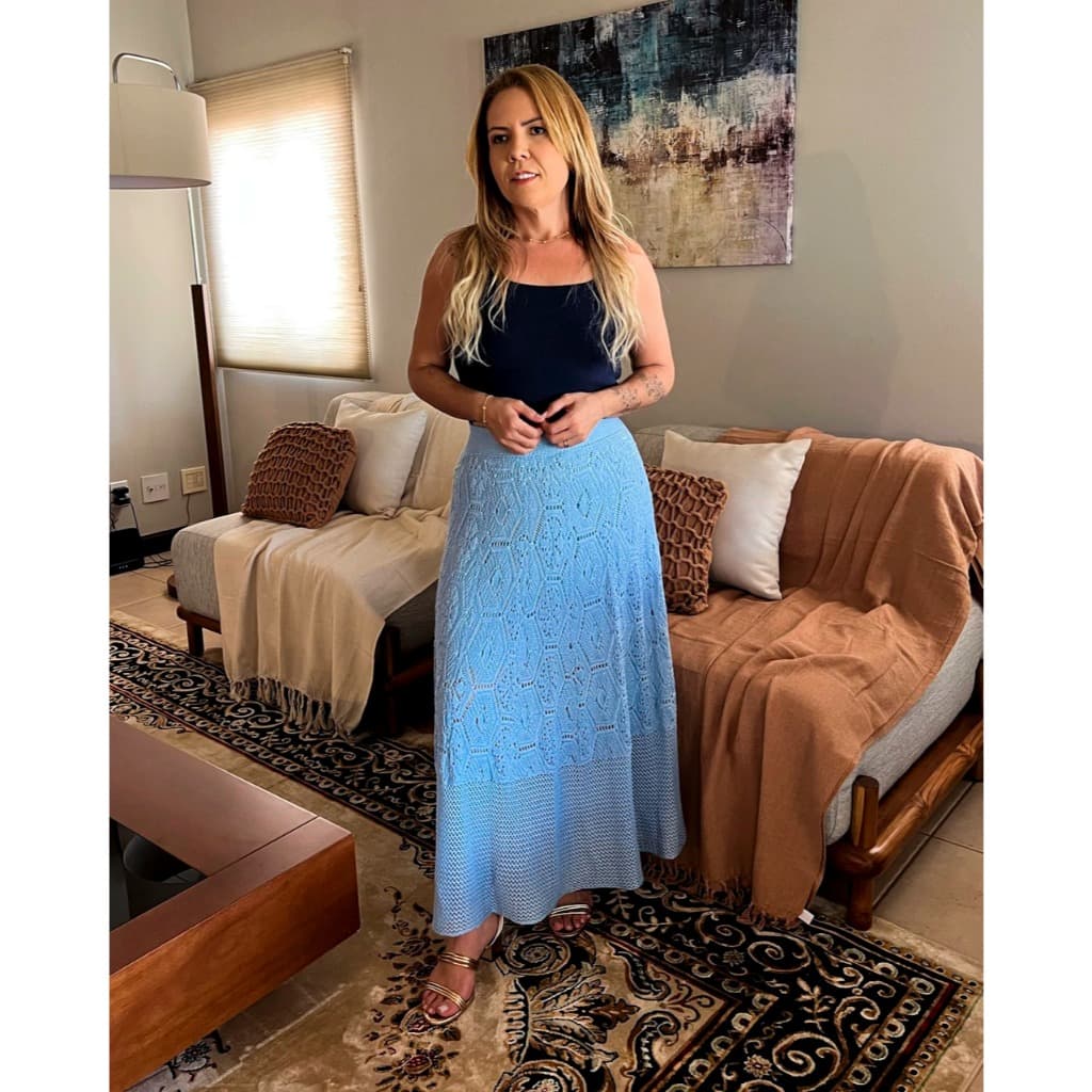 Saia Longa em Tricot Vazado longa com acabamento vazado na barra elegante atemporal