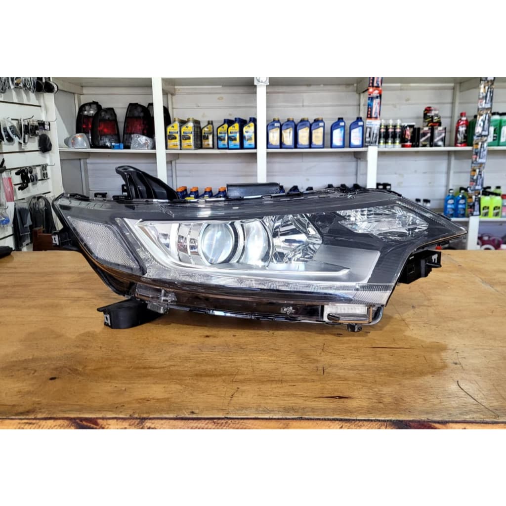 Farol Direito Outlander 2016 a 2020 com Led 4BX158301C854