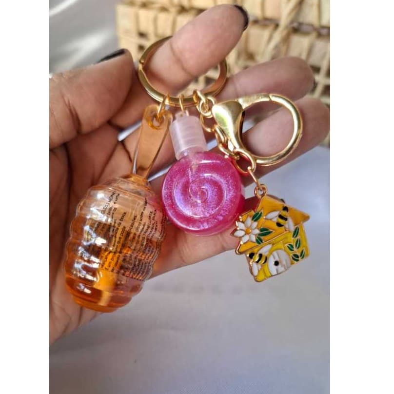 Lip Gloss Honey mel com  Chaveiro Abelinha  e pingente– Hidratante e Brilho Intenso 💖🐝