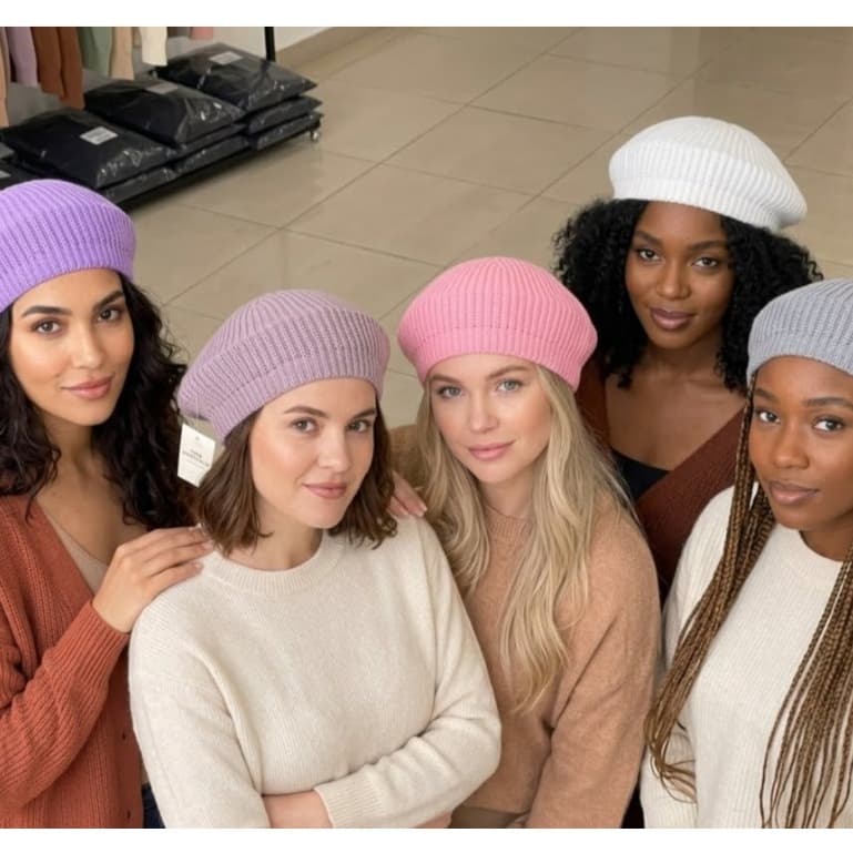 Boina Feminina de Tricô Estilo Francês – Touca Elegante e Confortável