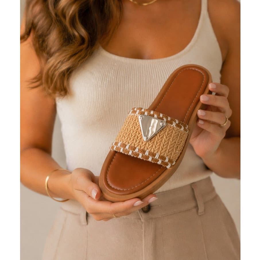 Sandália Feminina Slide em Ráfia Confortável Dia a Dia – Detalhe Dourado
