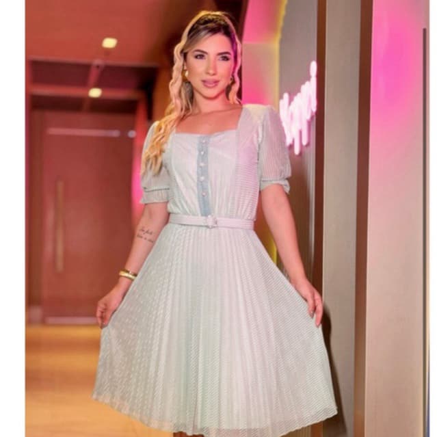 vestido plissado em tule ideal para eventos acompanha cinto com fivela