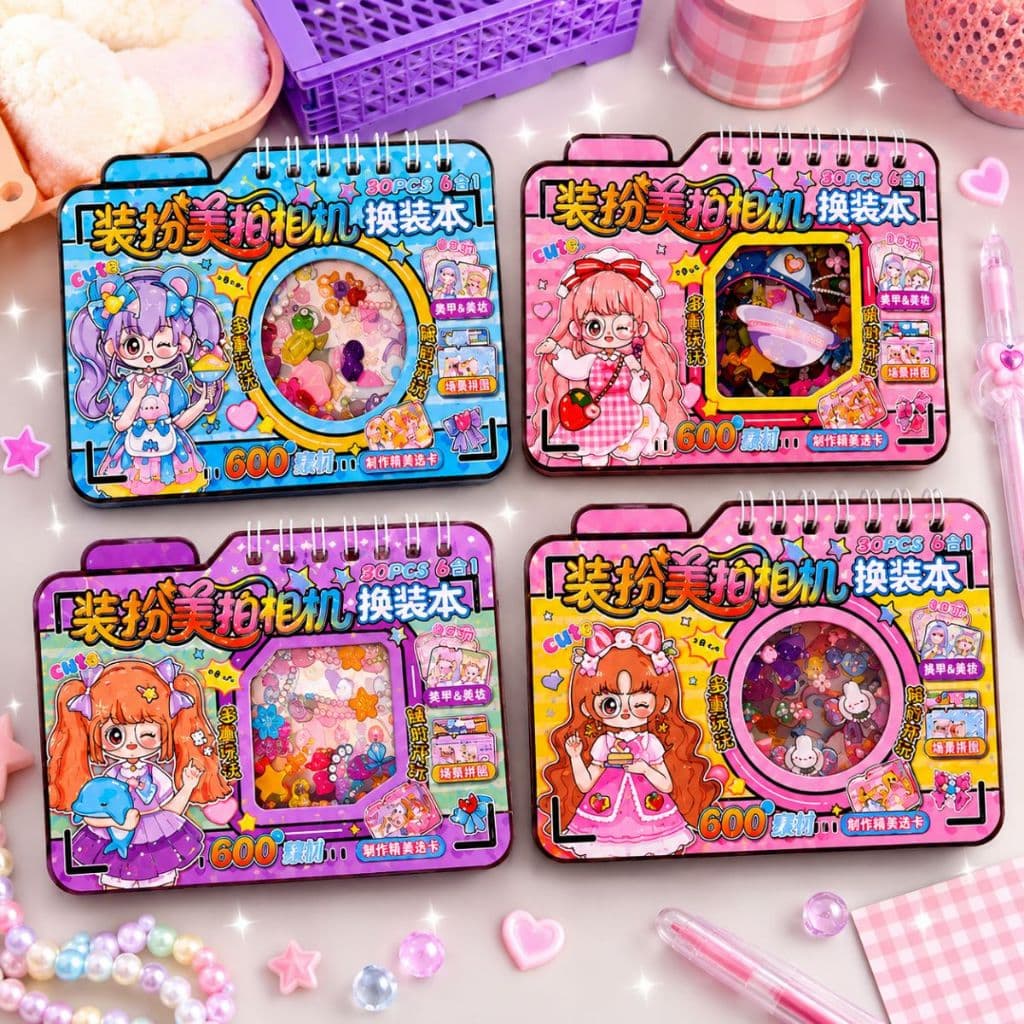 Kit 2/4 Caderno Boneca Adesiva 3D Roupinhas Acessórios E Montar Comodos 4 Cenários Com Pinça Diy