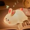 Luminária Coelhinho LED Infantil Branco Abajur Quarto Bebê Luz Noturna Decorativa Clarear