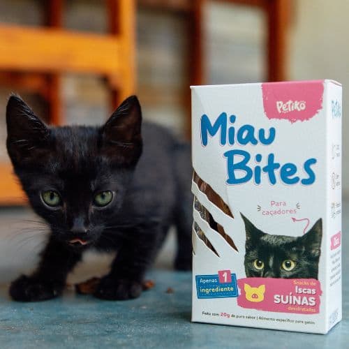 Petisco Snack Miau Bites Sabor Iscas Suínas - Para Gatos - Petiko | Petisco para gatos, snack natural, petisco saboroso