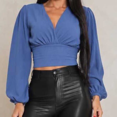 Blusa Feminina Elegante – Manga Bufante & Decote Transpassado  no tecido duna