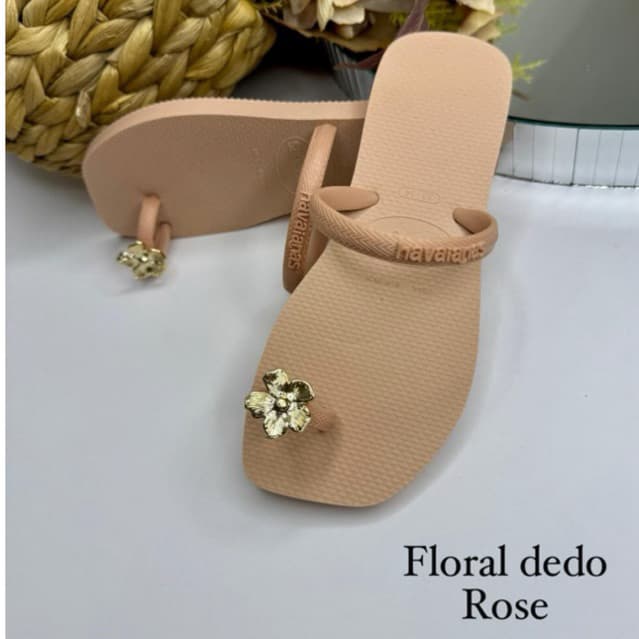 Chinelo De Dedo Com detalhe dourado