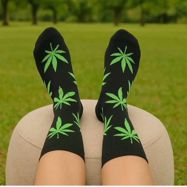 Meia Folha de Maconha Cannabis Estampada Cano Alto Confortável Masculina Feminina Streetwear Casual Street Style
