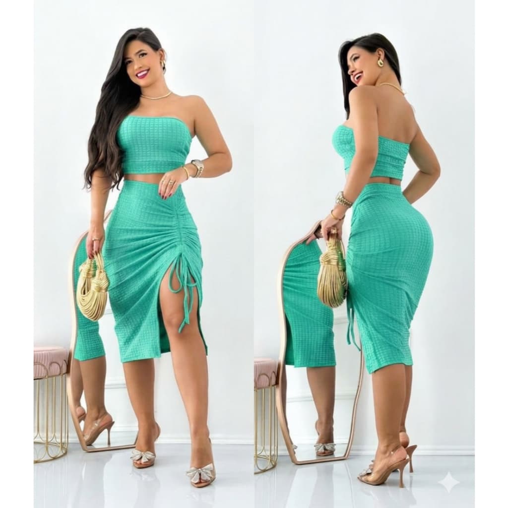 Conjunto Feminino Tomara que Caia Premium em Malha Bubble – Cropped Sem Alças + Saia Midi Franzida com Fenda | Moda Blog