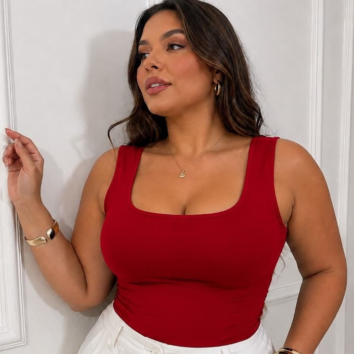 Regata Feminina Blusinha Decote Suplex Básica Lisa Elegante Blogueira Tendência Dia a Dia Casual