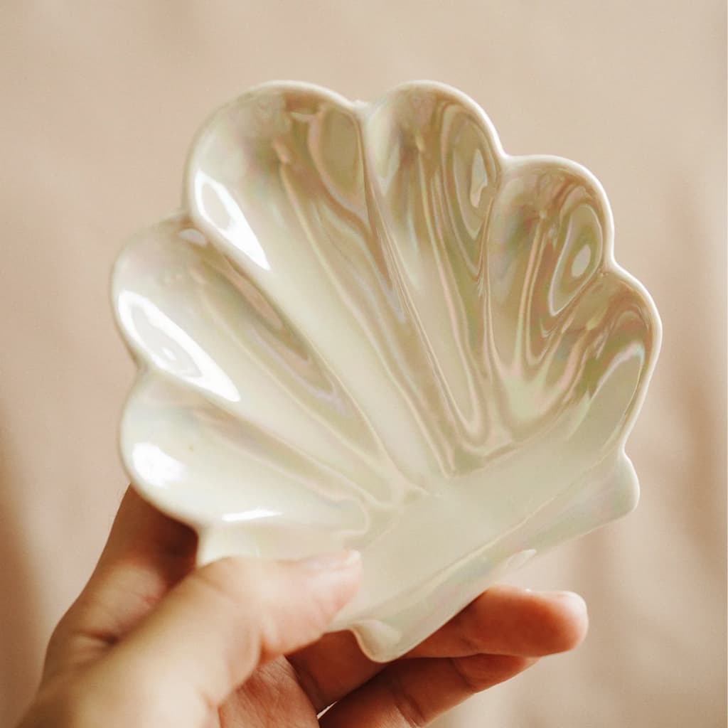 Porta Joias Concha em Porcelana Perolada | Bandeja para Anéis Brincos e Acessórios | Decoração Holográfica