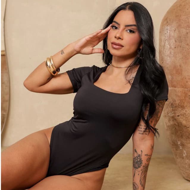 Blusa Feminina Body Estiloso, do P ao G2 Plus Com Decote Quadrado Elegante e Forro duplo Alta Tendencia Moda Femina
