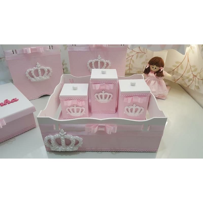 KIT HIGIENE BEBÊ 8 PECAS MENINA BONECA PRINCESA COM COROAS E PEROAS