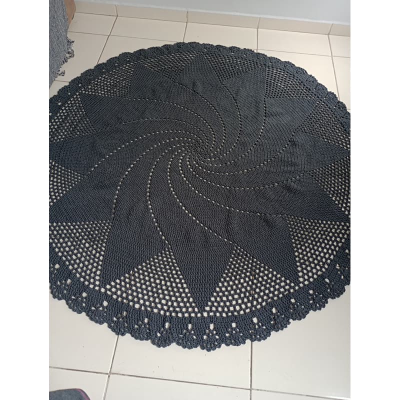 Tapete redondo em crochê, modelo catavento, para sua sala ou decoração de festa