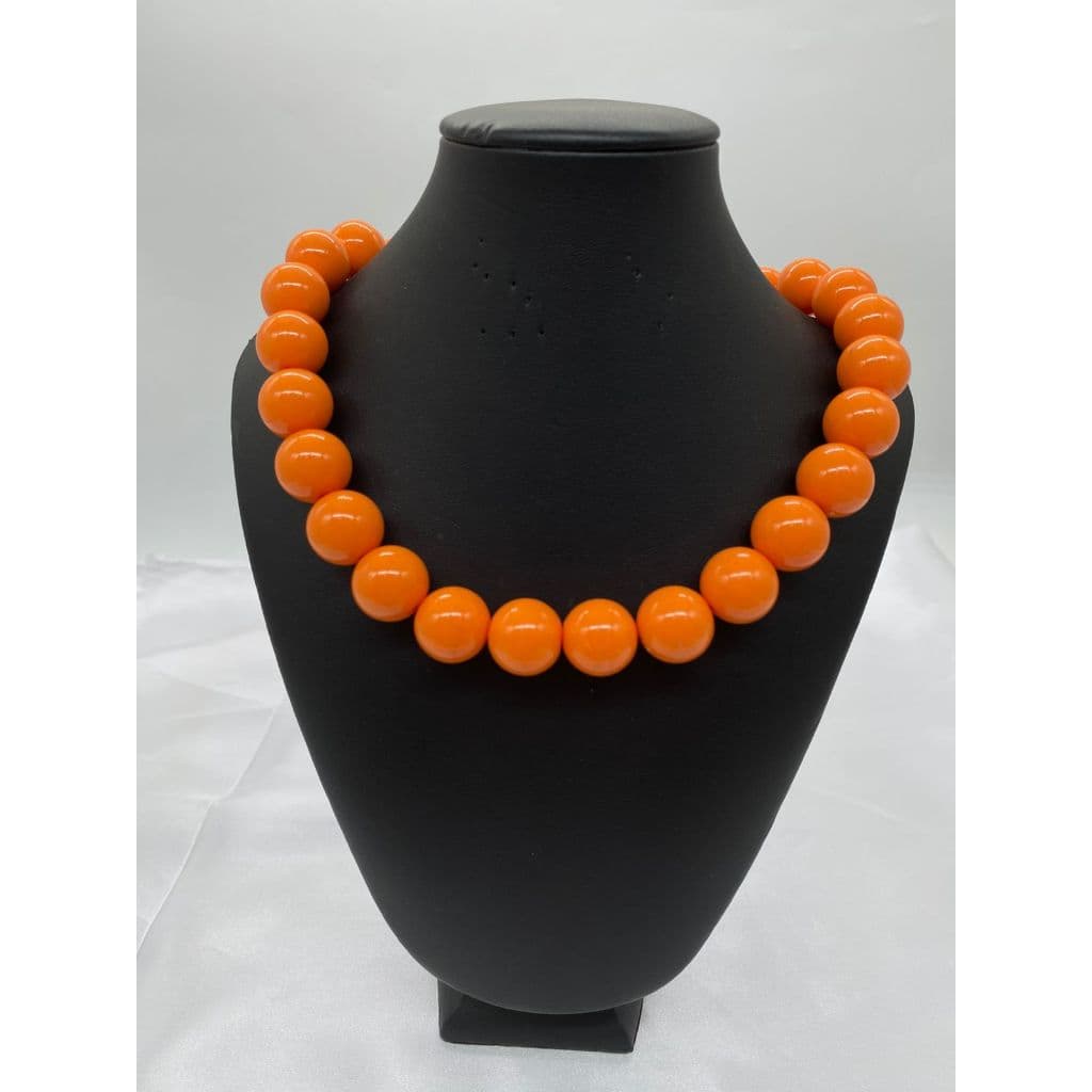 Colar de Bolas – Elegância que Nunca Sai de Moda