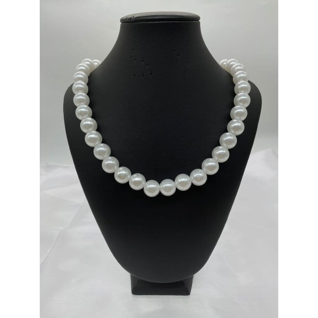 Colar de Bolas – Elegância que Nunca Sai de Moda