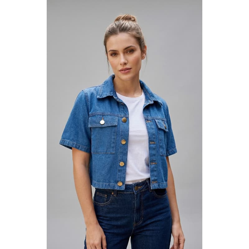 Jaqueta Jeans Cropped Feminina Manga Curta com Botões e Bolsos Moderna