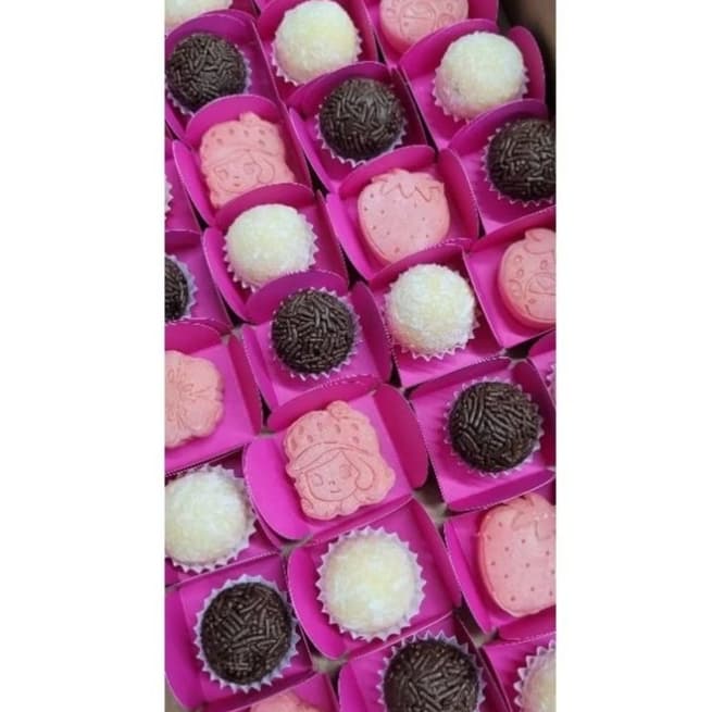 Ejetor e Modelador Para Modelar Massas, Doces e Brigadeiros | Ejetor Moranguinho | Molde Para Doces de Festa Brigadeiros