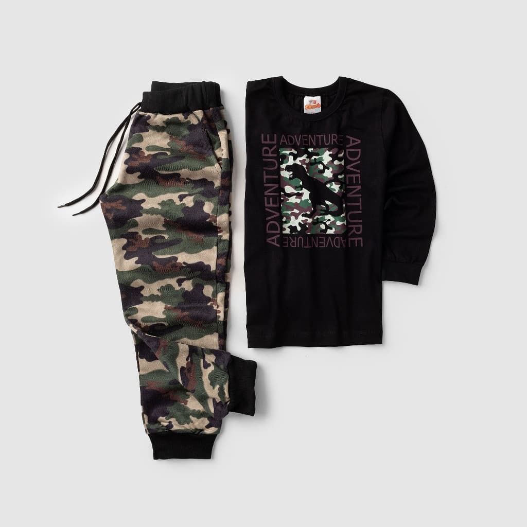 Conjunto com  Blusa em Meia Malha e Calça Moletom Camuflado - Tam 1 ao 16 anos.