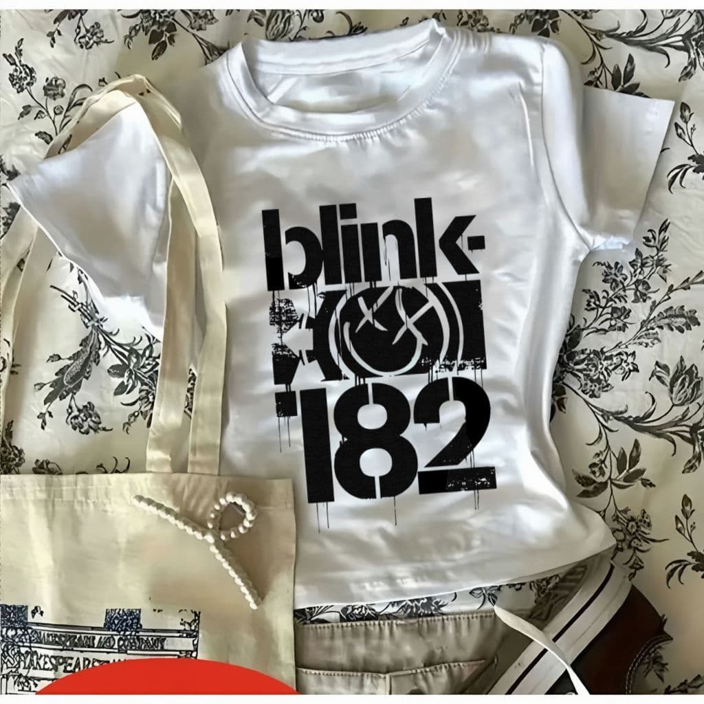 Blusa Slim Fit Baby tee Babylook suplex compressão blusa feminina retrô tumblr rock banda blink 182