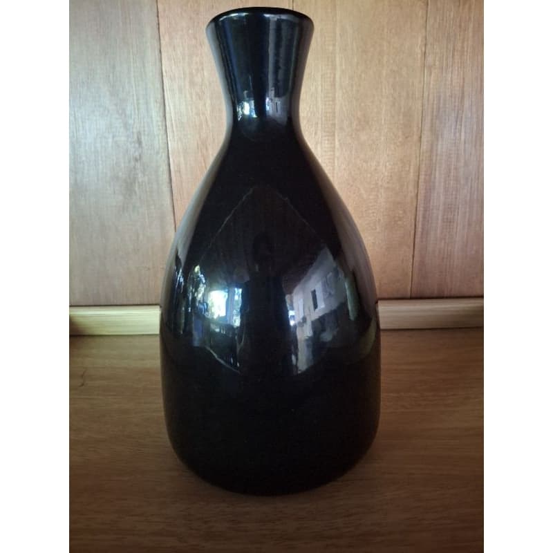 Vaso de cerâmica preto