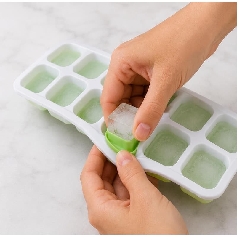 Forma de Gelo Fundo Flexível Silicone Com Tampa 10 Cubos BPA Free Reutilizável