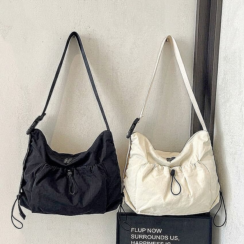 Bolsa Feminina Tiracolo Leve Moda Grande Capacidade Bolsa de Ombro Estilo Japonês com Cordão Universitária