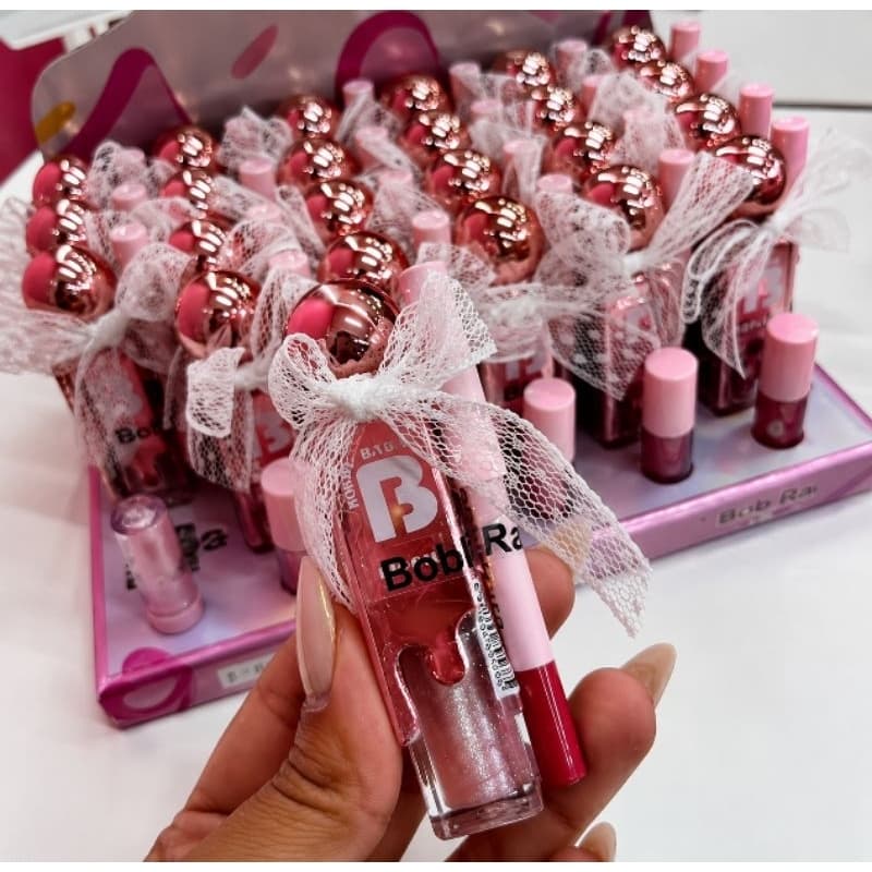 lip gloss e lápis contorno labial da Bobbi Rara