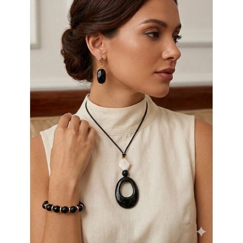 Kit Colar Feminino com Pingente Elegante + Brinco e Pulseira