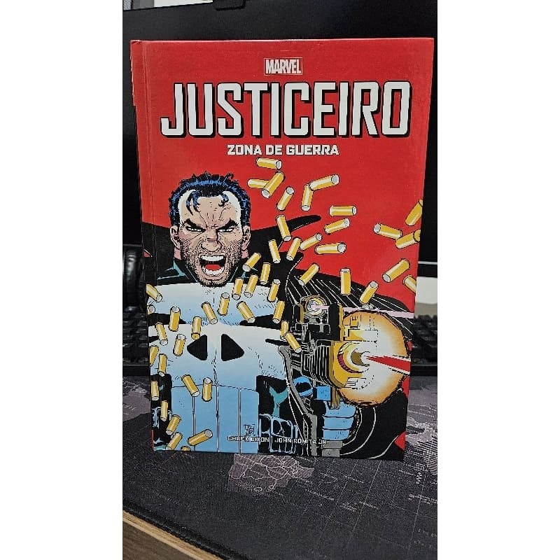 Justiceiro - Zona de Guerra (HQ capa dura)
