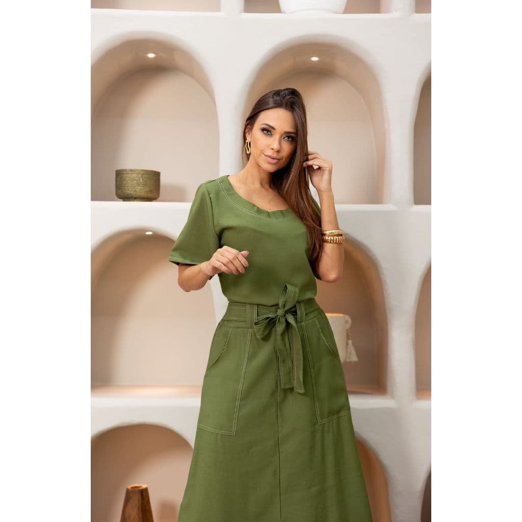 Conjunto Evangelico Social Feminino Saia e Bluça com Detalhes na costura  com Bolsos tecido marrante