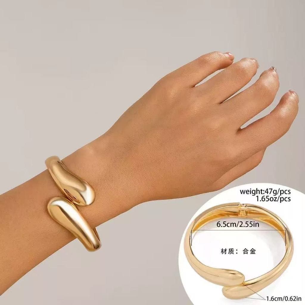 Pulseira Bracelete Aço Inoxidável Dourado Mola Ajustável Modelo Torcido Minimalista Feminino