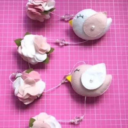 Móbile Pingente para cortina flores e passarinhos decoração quarto bebê criança