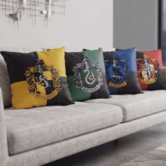 Kit Capas De Almofada Tema Casas Hogwarts Mundo Dos Bruxos Geek Sem Enchimento com 4 Unidades
