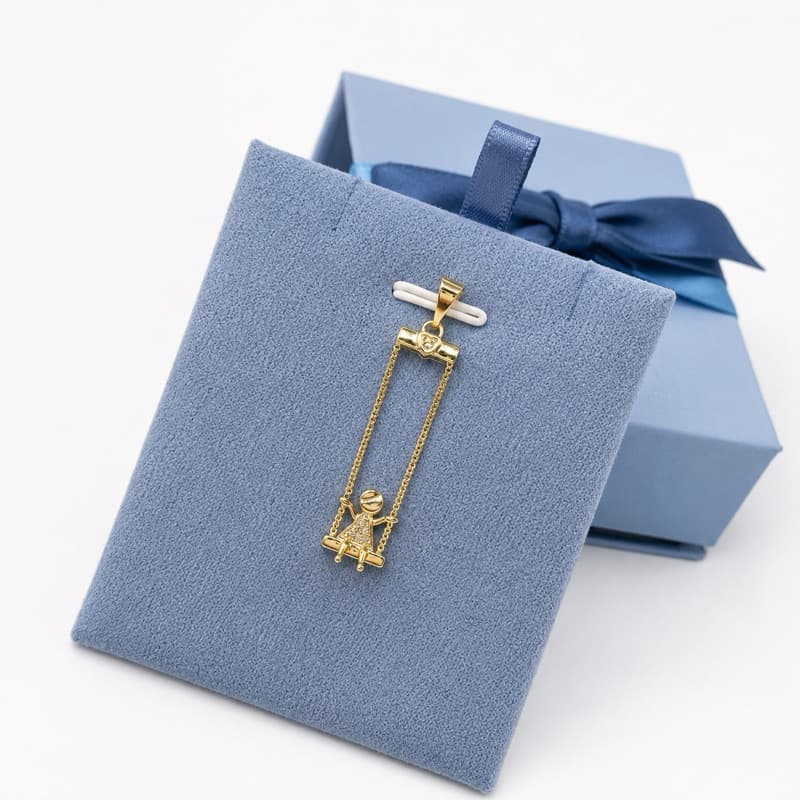 Pingente Feminino Menina no Balanço Banhado a Ouro 18k/ Dreams joias/ Feminino / Menina