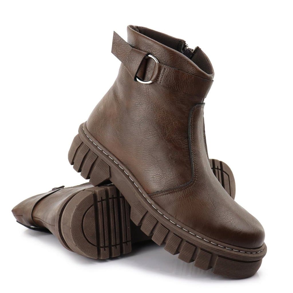 Bota Botinha Femina Tratorada Coturno Couro Ecologico Cano Curto Com Fivela De Amaração Fashion