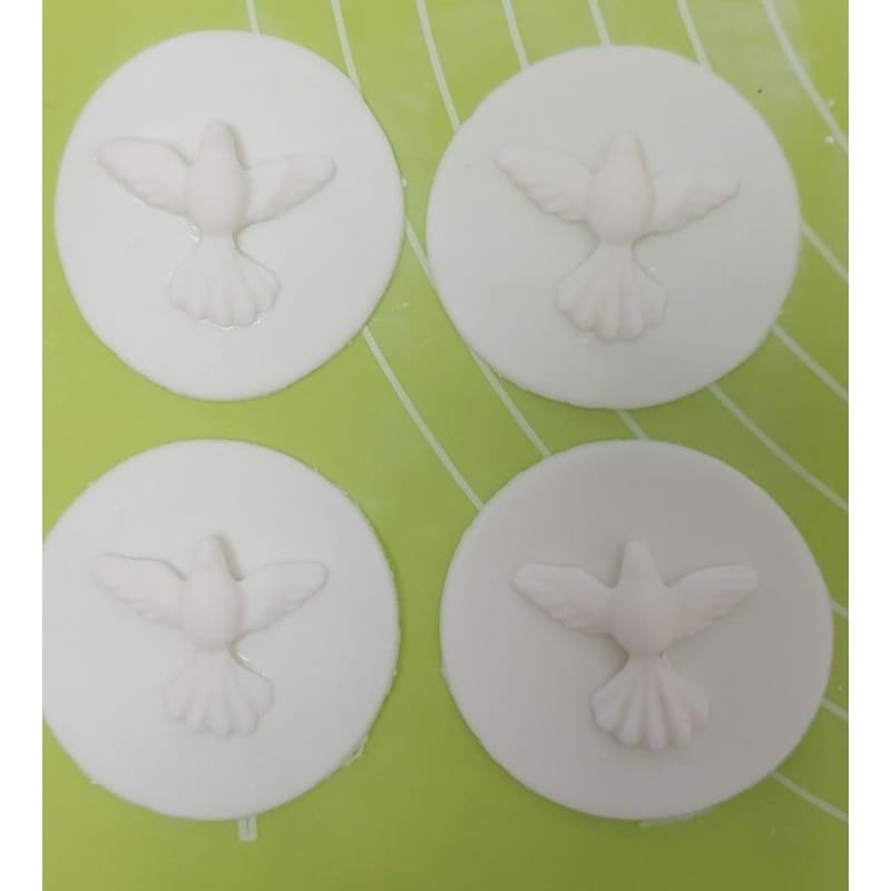 aplique de pasta americana comestível tema batizado para cupcake.