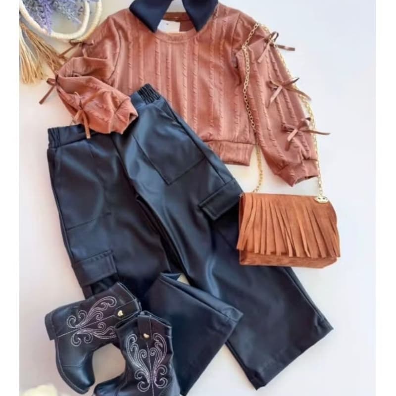 Conjunto calça de couro e blusa laços