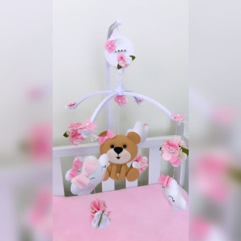 Móbile Musical para Berço ursinha nas nuvens Giratório – Decoração Bebê Menina – Brinquedo para Berço