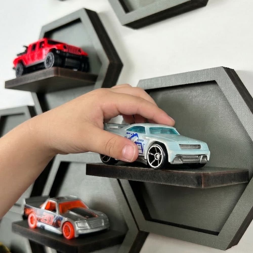 Expositor Compatível Hot Wheels MDF Parede Porta Carrinhos Estante Display Colecionador Escala 1:64