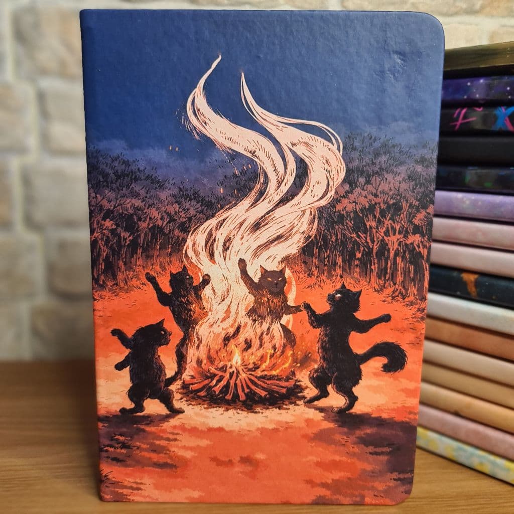 Caderno A5 21x14 Gatinhos Fogueira 80 Folhas Papel Pólen 90g Sketchbook - PREMIUM - CAPA DURA  FOSCO