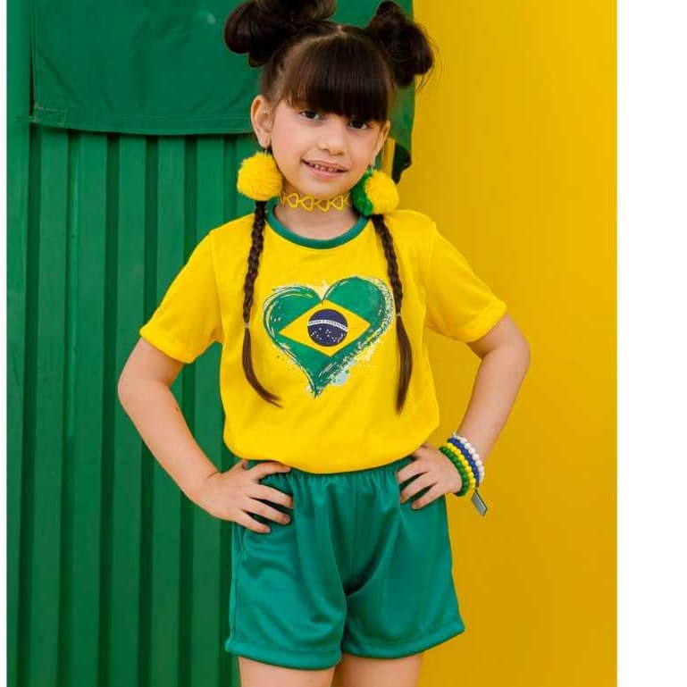 Conjunto Temático Feminino Infantil para Torcer futebol tema brasil TSHIRT + SHORT verde e amarelo tema Copa